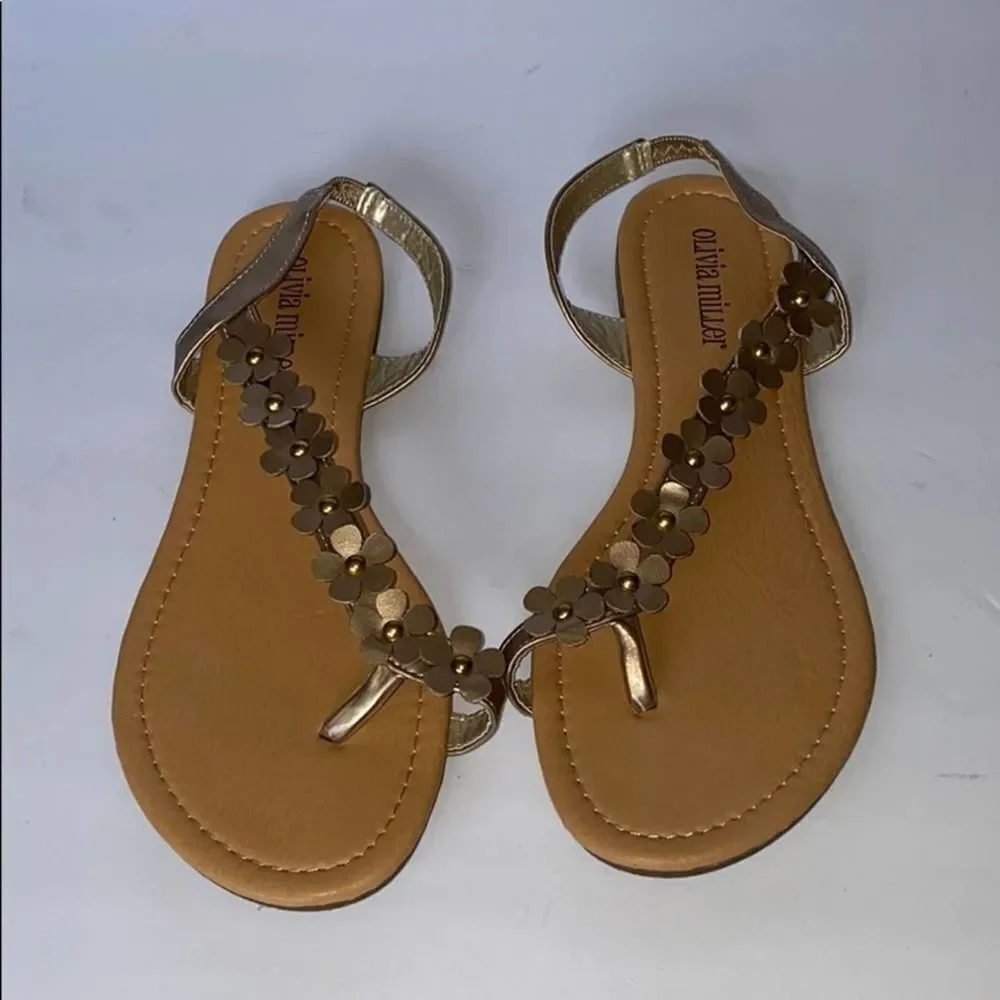 Olivia Miller Gold Flower Tan Sandals 8